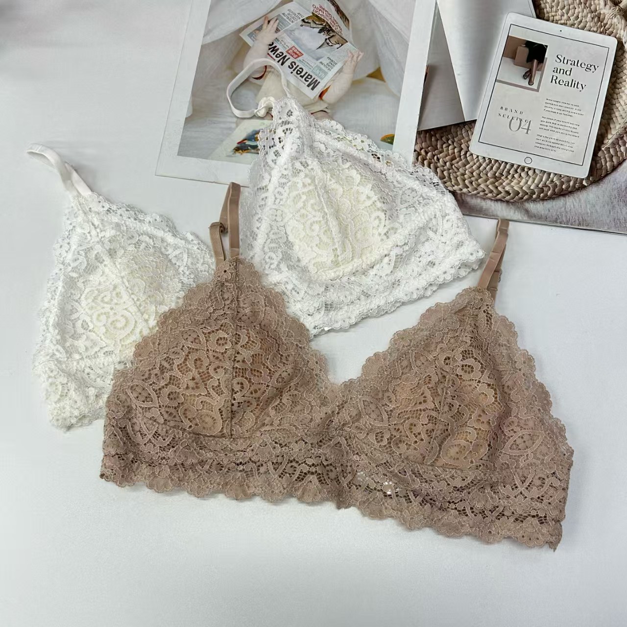 法式外贸三角杯薄款刺绣大胸显小性感蕾丝无钢圈兔耳朵防凸点文胸