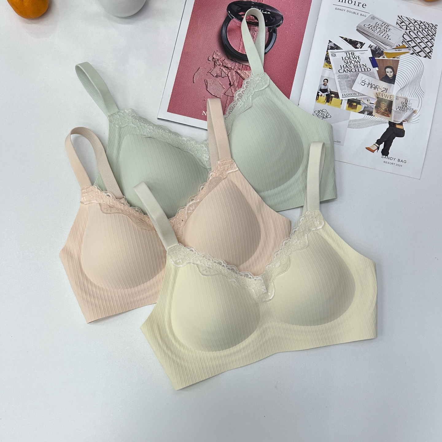 性感蕾丝无痕内衣小胸提拉聚拢防下垂收副女士乳胸罩软支撑文胸