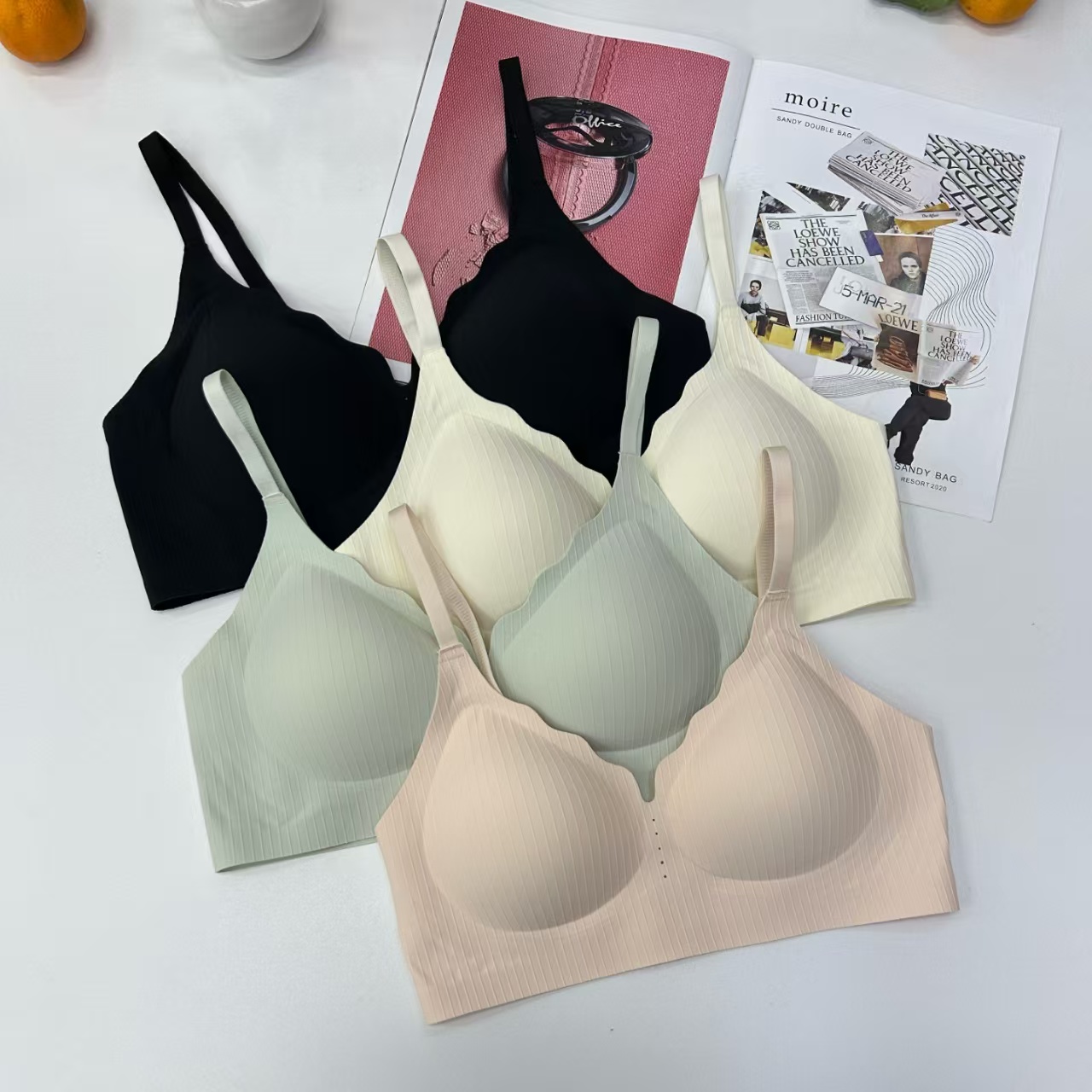 外贸出口欧美非洲现货性感无痕内衣小胸提拉聚拢防止下垂收副乳。