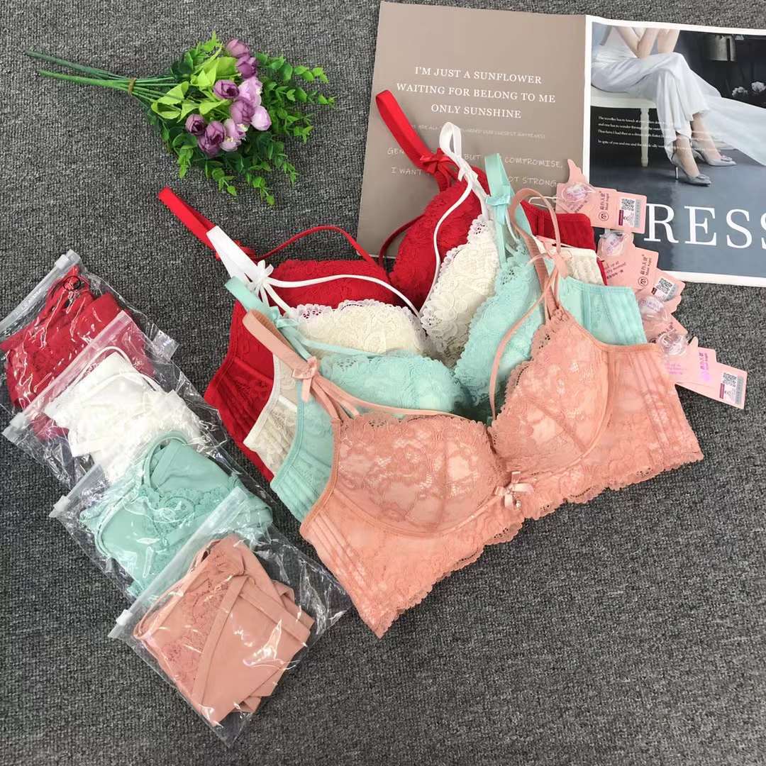 库存出口内衣女小胸聚拢收副乳中厚防下垂无钢圈收副乳文胸套装