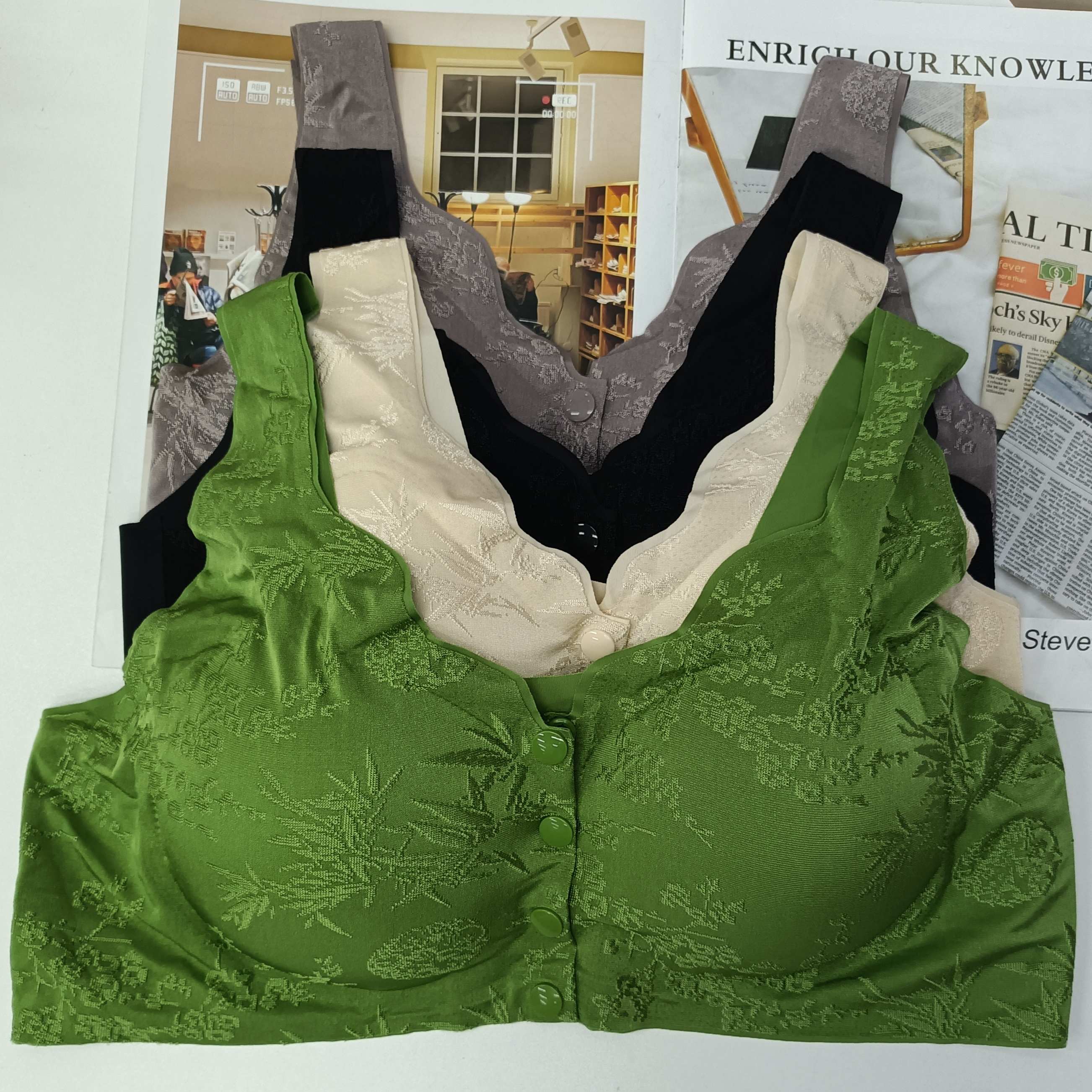 外贸出口欧美非洲现货浮雕提花前扣无痕内衣可拆卸水滴透气杯垫。