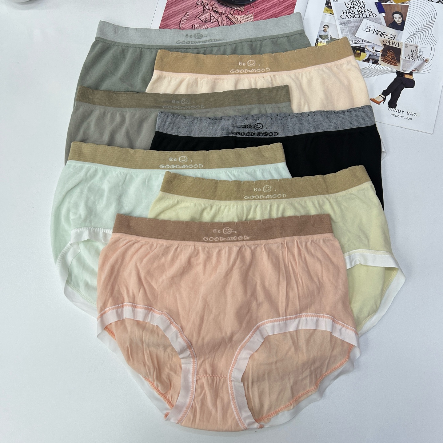 外贸现货笑脸无痕中腰包臀弹力女士内裤简约字母腰透气亲肤三角裤
