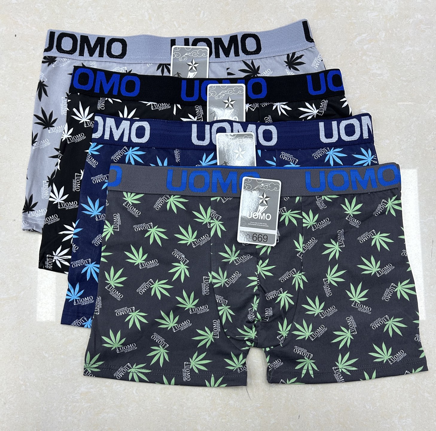 外贸出口欧美非洲现货库存印花邻色字母边印花男士透气平角内裤。